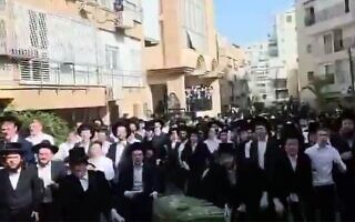 חרדים תוקפים חיילות בבני ברק, 15 בפברואר 2026 (צילום: Screen grab/David Keshet/X) חרדים תוקפים חיילות בבני ברק, 15 בפברואר 2026 (צילום: Screen grab/David Keshet/X)