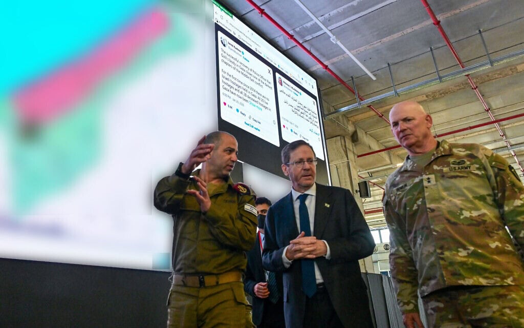 הנשיא יצחק הרצוג במרכז התיאום האזרחי-צבאי בקריית גת, 18 בפברואר 2026 (צילום: קובי גדעון / לע"מ) הנשיא יצחק הרצוג במרכז התיאום האזרחי-צבאי בקריית גת, 18 בפברואר 2026 (צילום: קובי גדעון / לע"מ)