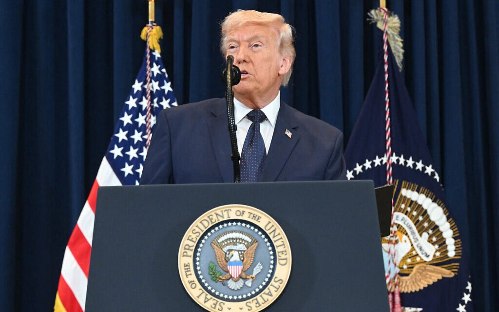 נשיא ארצות הברית דונלד טראמפ נושא דברים באירוע של המפלגה הרפובליקאית בפלורידה. 9 במרץ 2026 (צילום: SAUL LOEB / AFP) נשיא ארצות הברית דונלד טראמפ נושא דברים באירוע של המפלגה הרפובליקאית בפלורידה. 9 במרץ 2026 (צילום: SAUL LOEB / AFP)