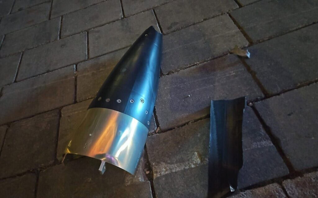 שברי יירוט אותרו במיון של איכילוב בתל אביב, 7 במרץ 2026 (צילום: דוברות איכילוב) שברי יירוט אותרו במיון של איכילוב בתל אביב, 7 במרץ 2026 (צילום: דוברות איכילוב)