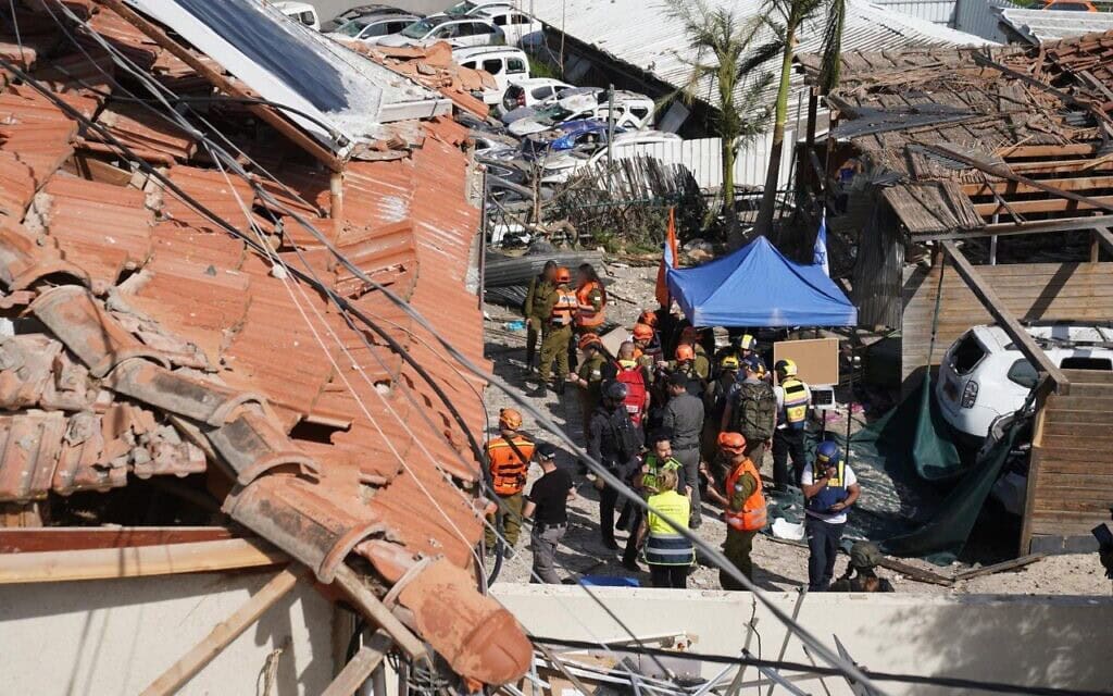 פעילות כוחות פיקוד העורף בזירת נפילה של טיל איראני. 28 במרץ 2026 (צילום: דובר צה״ל ) פעילות כוחות פיקוד העורף בזירת נפילה של טיל איראני. 28 במרץ 2026 (צילום: דובר צה״ל )