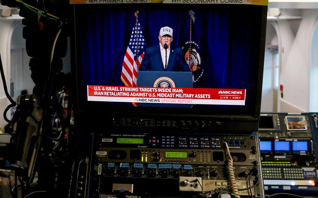 הודעת הווידאו שפרסם נשיא ארה"ב דונלד טראמפ ב־Truth Social, בנושא פתיחת המלחמה באיראן, 28 בפברואר 2026 (צילום: Anna Moneymaker/Getty Images/AFP) הודעת הווידאו שפרסם נשיא ארה"ב דונלד טראמפ ב־Truth Social, בנושא פתיחת המלחמה באיראן, 28 בפברואר 2026 (צילום: Anna Moneymaker/Getty Images/AFP)