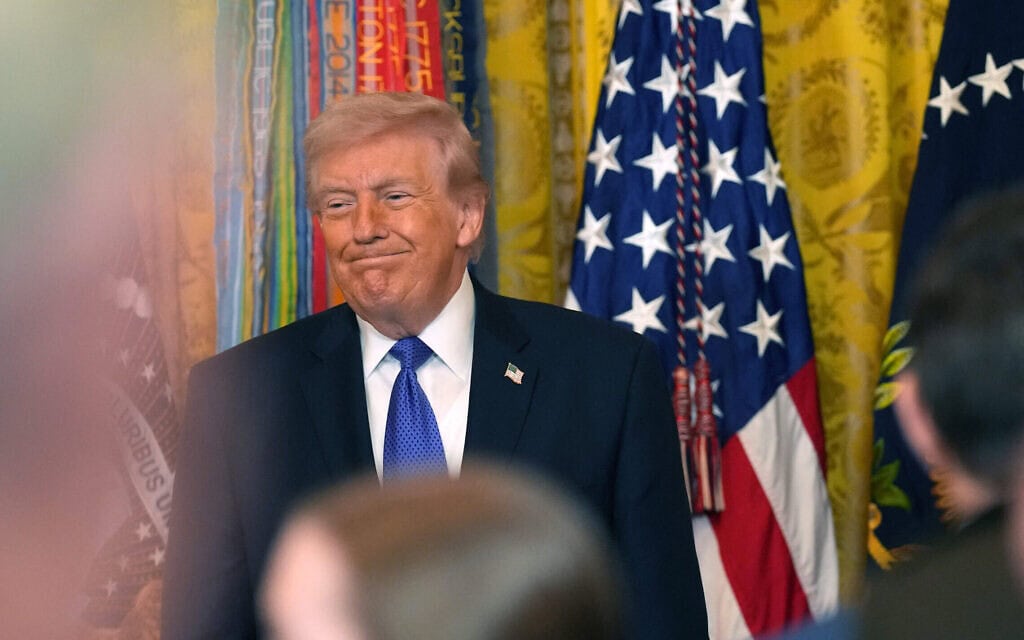 נשיא ארה"ב דונלד טראמפ מוסר הצהרה לתקשורת בבית הלבן על המבצע באיראן, 2 במרץ 2026 (צילום: הבית הלבן) נשיא ארה"ב דונלד טראמפ מוסר הצהרה לתקשורת בבית הלבן על המבצע באיראן, 2 במרץ 2026 (צילום: הבית הלבן)