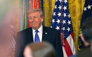 נשיא ארה"ב דונלד טראמפ מוסר הצהרה לתקשורת בבית הלבן על המבצע באיראן, 2 במרץ 2026 (צילום: הבית הלבן) נשיא ארה"ב דונלד טראמפ מוסר הצהרה לתקשורת בבית הלבן על המבצע באיראן, 2 במרץ 2026 (צילום: הבית הלבן)