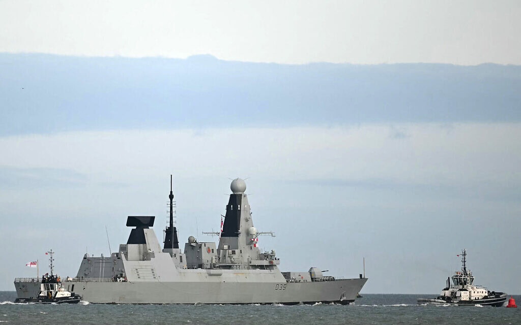 HMS Dragon, משחתת מלחמה להגנה אווירית מדגם Type 45 מסדרת Daring של הצי המלכותי הבריטי, בחוף הדרומי של אנגליה, 10 במרץ 2026 (צילום: JUSTIN TALLIS / AFP) HMS Dragon, משחתת מלחמה להגנה אווירית מדגם Type 45 מסדרת Daring של הצי המלכותי הבריטי, בחוף הדרומי של אנגליה, 10 במרץ 2026 (צילום: JUSTIN TALLIS / AFP)