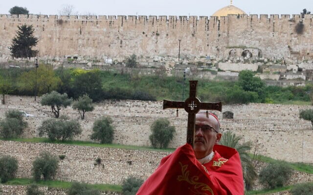 הקרדינל פיירבטיסטה פיצבאלה, הפטריארך הלטיני של ירושלים, מקיים תפילת יום ראשון של הדקלים בירושלים, 29 במרץ 2026 (צילום: Ammar Awad/Pool Photo via AP) הקרדינל פיירבטיסטה פיצבאלה, הפטריארך הלטיני של ירושלים, מקיים תפילת יום ראשון של הדקלים בירושלים, 29 במרץ 2026 (צילום: Ammar Awad/Pool Photo via AP)