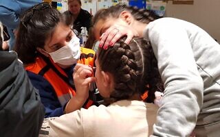 מתנדבת בארגון "נתן" באוקראינה (צילום: עמותת "נתן") מתנדבת בארגון "נתן" באוקראינה (צילום: עמותת "נתן")