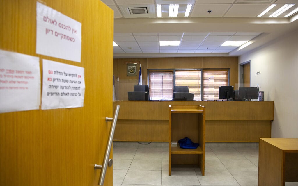 אולם דיונים בבית הדין הרבני, אוקטובר 2021 (צילום: אוליביה פיטוסי) אולם דיונים בבית הדין הרבני, אוקטובר 2021 (צילום: אוליביה פיטוסי)