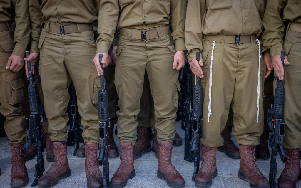 אילוסטרציה: חיילים מגדוד נצח יהודה בטקס השבעה בכותל המערבי, 10 ביולי 2024 (צילום: חיים גולדברג/פלאש90) אילוסטרציה: חיילים מגדוד נצח יהודה בטקס השבעה בכותל המערבי, 10 ביולי 2024 (צילום: חיים גולדברג/פלאש90)