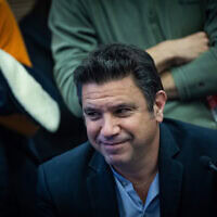 העיתונאי עמרי אסנהיים משתתף בישיבת הוועדה לקידום מעמד האישה ולשוויון מגדרי בכנסת, 7 בינואר 2025