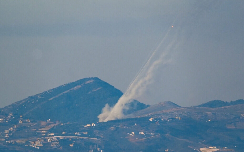 רקטות ששוגרו מלבנון לעבר צפון הארץ, 3 במרץ 2026 (צילום: אייל מרגולין/פלאש90)