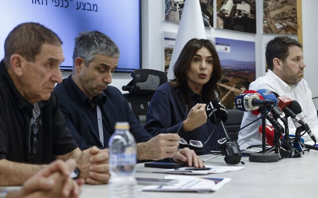 שרת התחבורה מירי רגב במסיבת עיתונאים בנושא פתיחת המרחב האווירי של ישראל על רקע המלחמה עם איראן, תל אביב, 3 במרץ 2026 (צילום: יהושע יוסף/פלאש90) שרת התחבורה מירי רגב במסיבת עיתונאים בנושא פתיחת המרחב האווירי של ישראל על רקע המלחמה עם איראן, תל אביב, 3 במרץ 2026 (צילום: יהושע יוסף/פלאש90)