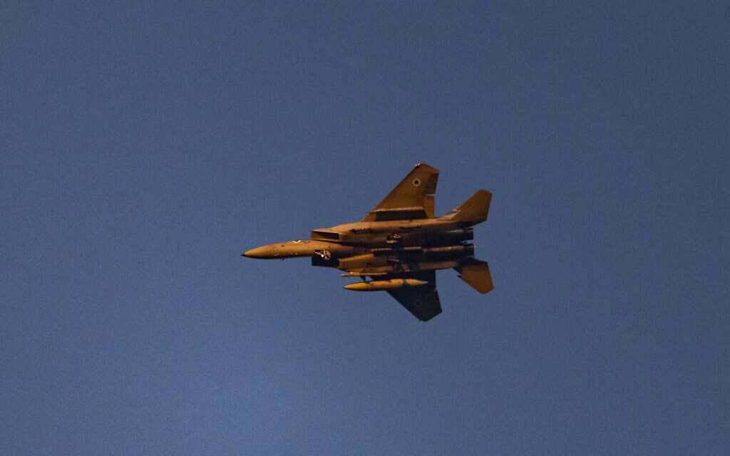 מטוס קרב מסוג F-15 של חיל האוויר הישראלי מעל אזור המרכז במסגרת מבצע ״שאגת הארי״. 5 במרץ 2026 (צילום: נתי שוחט/פלאש90) מטוס קרב מסוג F-15 של חיל האוויר הישראלי מעל אזור המרכז במסגרת מבצע ״שאגת הארי״. 5 במרץ 2026 (צילום: נתי שוחט/פלאש90)
