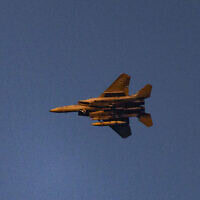 מטוס קרב מסוג F-15 של חיל האוויר הישראלי מעל אזור המרכז במסגרת מבצע ״שאגת הארי״. 5 במרץ 2026 (צילום: נתי שוחט/פלאש90) מטוס קרב מסוג F-15 של חיל האוויר הישראלי מעל אזור המרכז במסגרת מבצע ״שאגת הארי״. 5 במרץ 2026 (צילום: נתי שוחט/פלאש90)