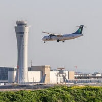 מטוס של אייר חיפה נוחת בנמל התעופה בן גוריון בזמן המלחמה עם איראן, 5 במרץ 2026 (צילום: יוסי אלוני/פלאש90) מטוס של אייר חיפה נוחת בנמל התעופה בן גוריון בזמן המלחמה עם איראן, 5 במרץ 2026 (צילום: יוסי אלוני/פלאש90)