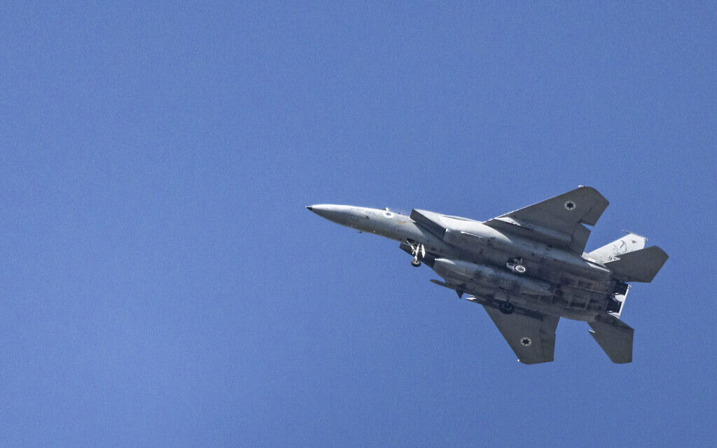 מטוס קרב של צה"ל במרכז הארץ, 10 במרץ 2026 (צילום: נתי שוחט/פלאש90) מטוס קרב של צה"ל במרכז הארץ, 10 במרץ 2026 (צילום: נתי שוחט/פלאש90)