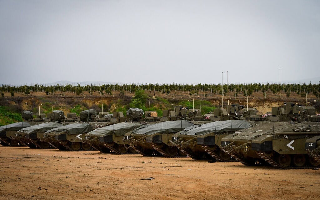 טנקים וכלי רכב צבאיים בצפון ישראל, 14 במרץ 2026 (צילום: מיכאל גלעדי/פלאש90) טנקים וכלי רכב צבאיים בצפון ישראל, 14 במרץ 2026 (צילום: מיכאל גלעדי/פלאש90)