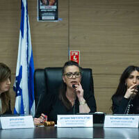 דיון הוועדה לענייני חקיקת חוק התקשורת, בראשות ח"כ גלית דיסטל־אטבריאן, 15 במרץ 2026 (צילום: יונתן זינדל/פלאש90) דיון הוועדה לענייני חקיקת חוק התקשורת, בראשות ח"כ גלית דיסטל־אטבריאן, 15 במרץ 2026 (צילום: יונתן זינדל/פלאש90)