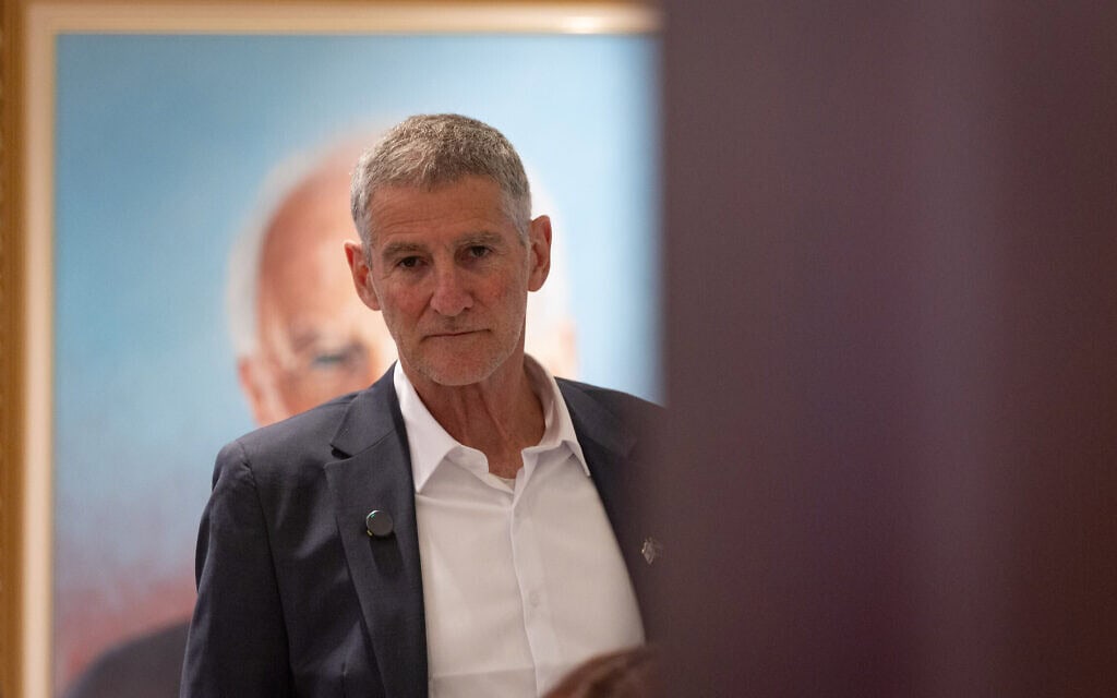 יו"ר הדמוקרטים יאיר גולן בדרך לישיבת הסיעה בכנסת, 16 במרץ 2026 (צילום: יונתן זינדל/פלאש90) יו"ר הדמוקרטים יאיר גולן בדרך לישיבת הסיעה בכנסת, 16 במרץ 2026 (צילום: יונתן זינדל/פלאש90)