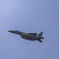 מטוס F-15 של חיל האוויר מעל אזור המרכז. 18 במרץ 2026 (צילום: נתי שוחט/פלאש90) מטוס F-15 של חיל האוויר מעל אזור המרכז. 18 במרץ 2026 (צילום: נתי שוחט/פלאש90)