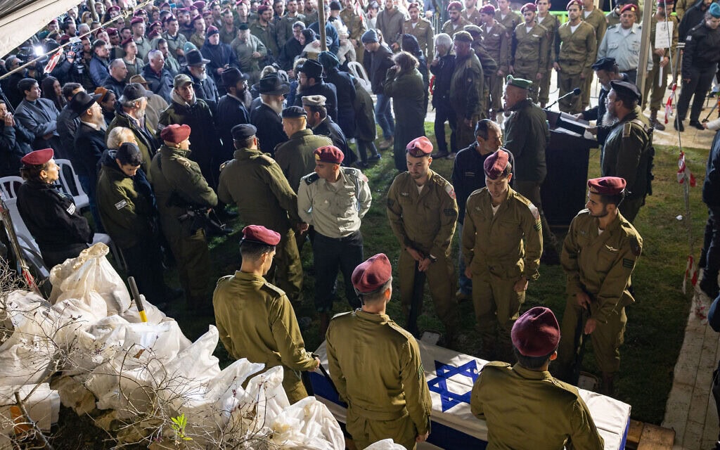 הלוויתו של לוחם צנחנים משה יצחק הכהן כץ בהר הרצל בירושלים. 29 במרץ 2026 (צילום: חיים גולדברג/פלאש90) הלוויתו של לוחם צנחנים משה יצחק הכהן כץ בהר הרצל בירושלים. 29 במרץ 2026 (צילום: חיים גולדברג/פלאש90)