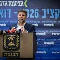 שר האוצר ויו"ר סיעת "הציונות הדתית" במסיבת עיתונאים ערב ההצבעה על התקציב. 29 במרץ 2026 (צילום: יונתן סינדל/פלאש90) שר האוצר ויו"ר סיעת "הציונות הדתית" במסיבת עיתונאים ערב ההצבעה על התקציב. 29 במרץ 2026 (צילום: יונתן סינדל/פלאש90)