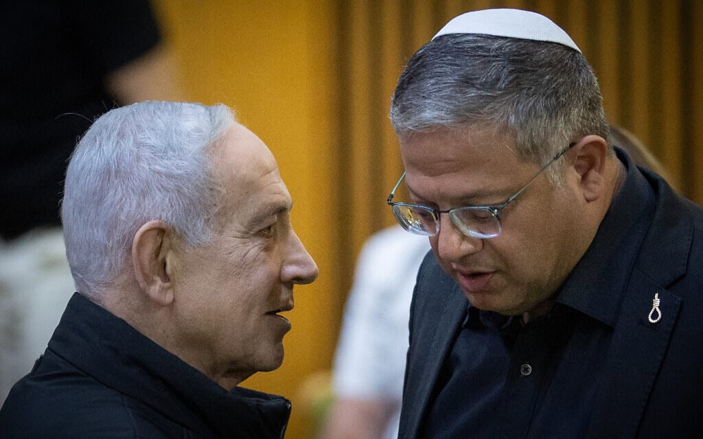 השר לביטחון לאומי איתמר בן גביר משוחח עם ראש הממשלה בנימין נתניהו בכנסת, 29 במרץ 2026 (צילום: יונתן זינדל/פלאש90) השר לביטחון לאומי איתמר בן גביר משוחח עם ראש הממשלה בנימין נתניהו בכנסת, 29 במרץ 2026 (צילום: יונתן זינדל/פלאש90)