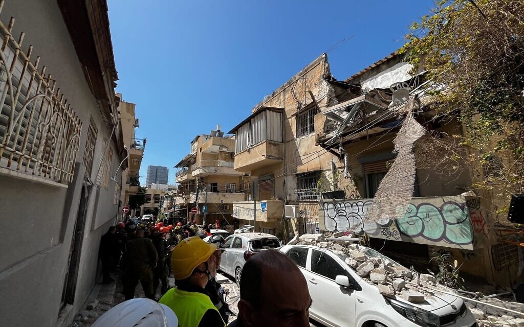 פגיעה בתל אביב של טיל מאיראן. 22 במרץ 2026 (צילום: סתיו לבטון)
