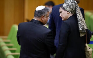 ח"כ לימור סון הר מלך והשר לביטחון לאומי איתמר בן גביר במליאת הכנסת במהלך ההצבעה על חוק עונש מוות למחבלים, 30 במרץ 2026 (צילום: נועם מושקביץ/דוברות הכנסת) ח"כ לימור סון הר מלך והשר לביטחון לאומי איתמר בן גביר במליאת הכנסת במהלך ההצבעה על חוק עונש מוות למחבלים, 30 במרץ 2026 (צילום: נועם מושקביץ/דוברות הכנסת)