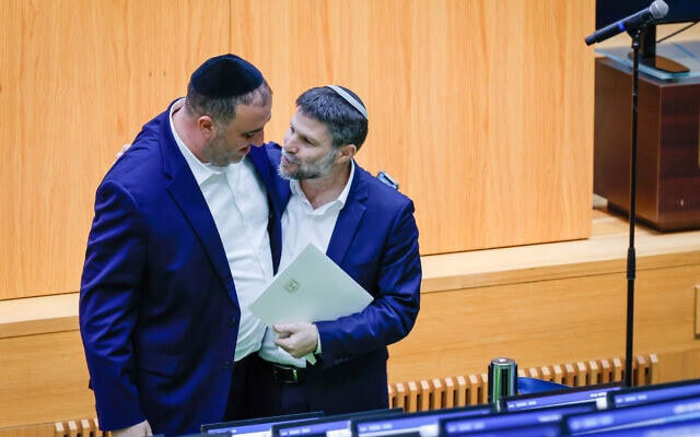 שר האוצר בצלאל סמוטריץ' וח"כ משה ארבל במליאת הכנסת בעת ההצבעה על תקציב המדינה, 29 במרץ 2026 (צילום: נועם מושקוביץ/דוברות הכנסת) שר האוצר בצלאל סמוטריץ' וח"כ משה ארבל במליאת הכנסת בעת ההצבעה על תקציב המדינה, 29 במרץ 2026 (צילום: נועם מושקוביץ/דוברות הכנסת)
