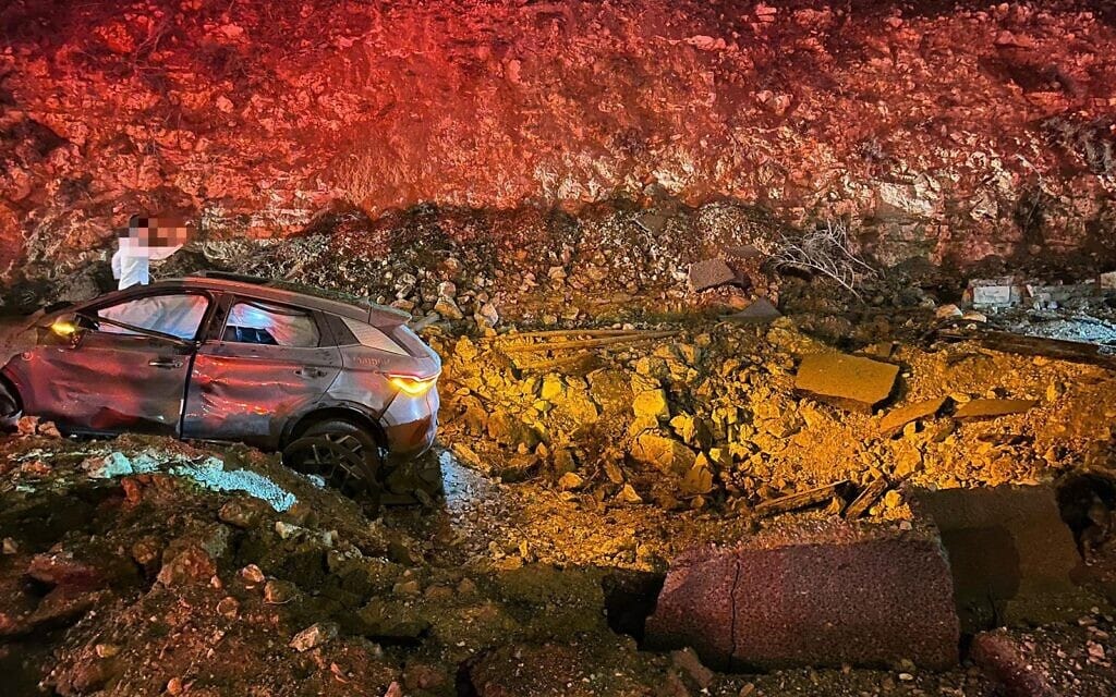 זירת נפילת שבר טיל מאיראן בירושלים, 1 במרץ 2026 (צילום: מד"א) זירת נפילת שבר טיל מאיראן בירושלים, 1 במרץ 2026 (צילום: מד"א)