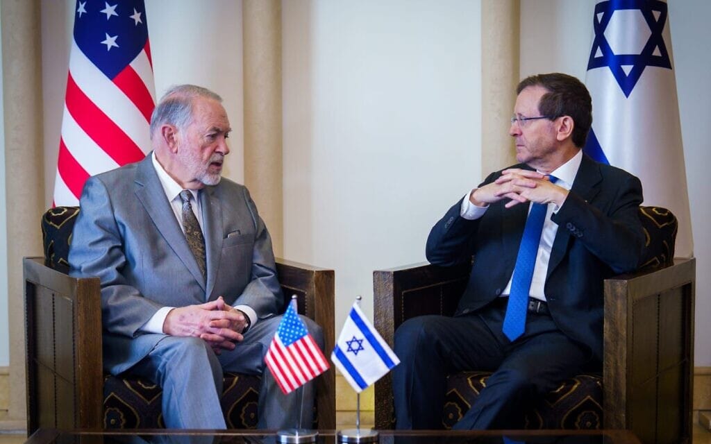 הנשיא יצחק הרצוג ושגריר ארצות הברית בישראל מייק האקבי, 6 במרץ 2026 (צילום: שלו שלום) הנשיא יצחק הרצוג ושגריר ארצות הברית בישראל מייק האקבי, 6 במרץ 2026 (צילום: שלו שלום)