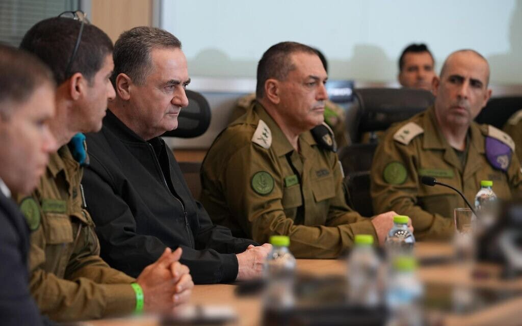 שר הביטחון ישראל כ"ץ והרמטכ"ל אייל זמיר בהערכת מצב בבור בקריה, תל אביב, 7 במרץ 2026 (צילום: אלעד מלכה, משרד הביטחון) שר הביטחון ישראל כ"ץ והרמטכ"ל אייל זמיר בהערכת מצב בבור בקריה, תל אביב, 7 במרץ 2026 (צילום: אלעד מלכה, משרד הביטחון)