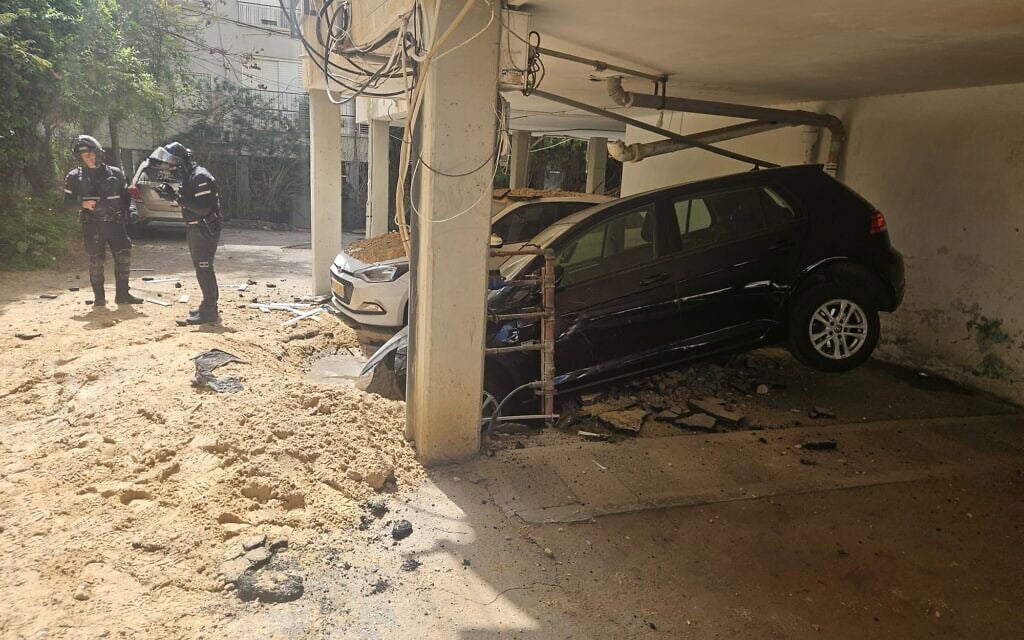 זירת נפילה של טיל איראני, 9 במרץ 2026 (צילום: דוברות כבאות והצלה) זירת נפילה של טיל איראני, 9 במרץ 2026 (צילום: דוברות כבאות והצלה)