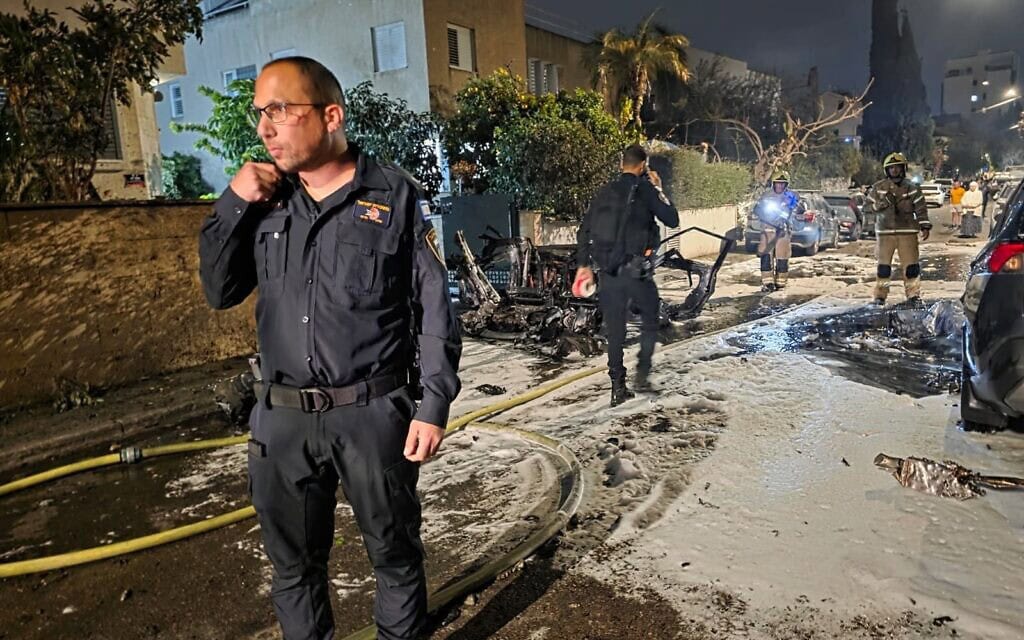 זירת הנפילה בשוהם, 13 במרץ 2026 (צילום: מד"א) זירת הנפילה בשוהם, 13 במרץ 2026 (צילום: מד"א)