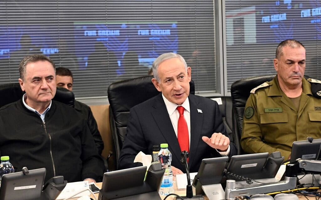 מימין לשמאל: הרמטכ"ל אייל זמיר, ראש הממשלה בנימין נתניהו ושר הביטחון ישראל כ"ץ בבור חיל האוויר בקריה בתל אביב. 17 במרץ 2026 (צילום: חיים צח/לע"מ) מימין לשמאל: הרמטכ"ל אייל זמיר, ראש הממשלה בנימין נתניהו ושר הביטחון ישראל כ"ץ בבור חיל האוויר בקריה בתל אביב. 17 במרץ 2026 (צילום: חיים צח/לע"מ)