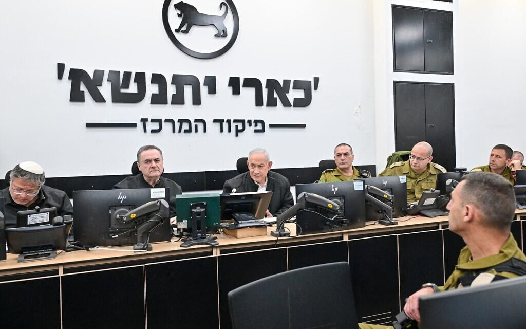 ראש הממשלה בנימין נתניהו בהערכת מצב בפיקוד מרכז לצד הרמטכ״ל אייל זמיר, שר הביטחון ישראל כ״ץ והשר לביטחון לאומי איתמר בן גביר. 20 במרץ 2026 (צילום: קובי גדעון/לע״מ) ראש הממשלה בנימין נתניהו בהערכת מצב בפיקוד מרכז לצד הרמטכ״ל אייל זמיר, שר הביטחון ישראל כ״ץ והשר לביטחון לאומי איתמר בן גביר. 20 במרץ 2026 (צילום: קובי גדעון/לע״מ)