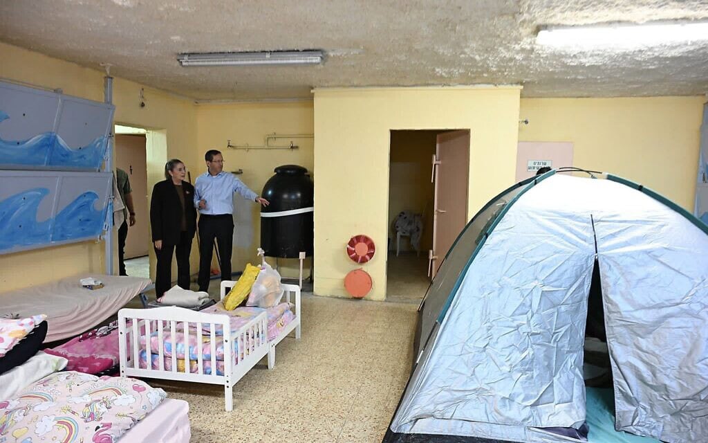 נשיא המדינה יצחק הרצוג במקלט בצפון הארץ, 23 במרץ 2026 (צילום: חיים צח/לע"מ) נשיא המדינה יצחק הרצוג במקלט בצפון הארץ, 23 במרץ 2026 (צילום: חיים צח/לע"מ)