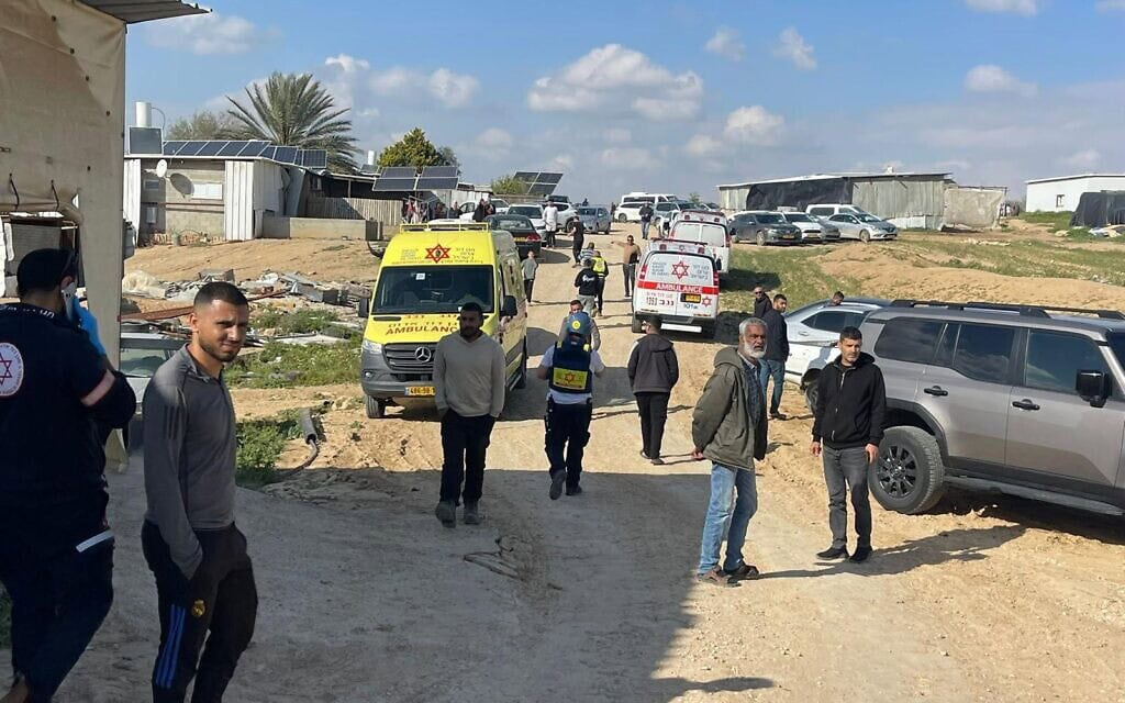 זירת פגיעה של טיל איראני בפזורה הבדואית בדרום. 24 במרץ 2026 (צילום: מד״א) זירת פגיעה של טיל איראני בפזורה הבדואית בדרום. 24 במרץ 2026 (צילום: מד״א)