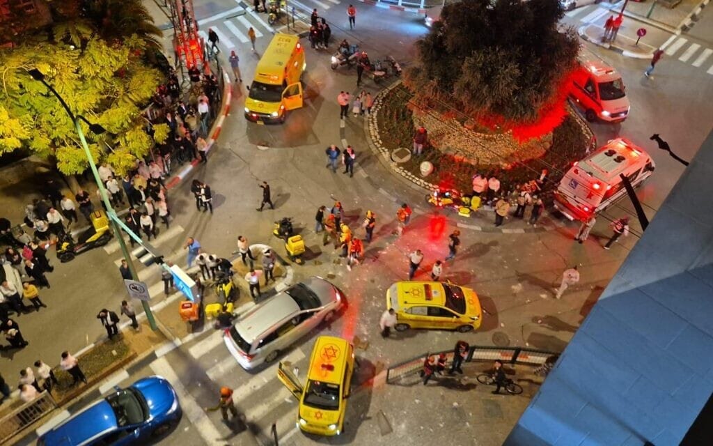 זירת נפילת טיל איראני באזור המרכז, 24 במרץ 2026 (צילום: מד״א) זירת נפילת טיל איראני באזור המרכז, 24 במרץ 2026 (צילום: מד״א)