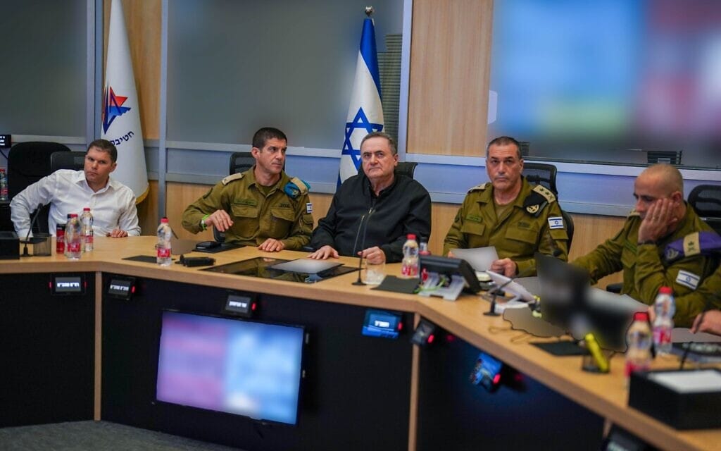 שר הביטחון ישראל כ"ץ והרמטכ"ל אייל זמיר במוצב הפיקוד העליון במחנה רבין בתל אביב, 27 במרץ 2026 (צילום: אריאל חרמוני, משרד הביטחון) שר הביטחון ישראל כ"ץ והרמטכ"ל אייל זמיר במוצב הפיקוד העליון במחנה רבין בתל אביב, 27 במרץ 2026 (צילום: אריאל חרמוני, משרד הביטחון)