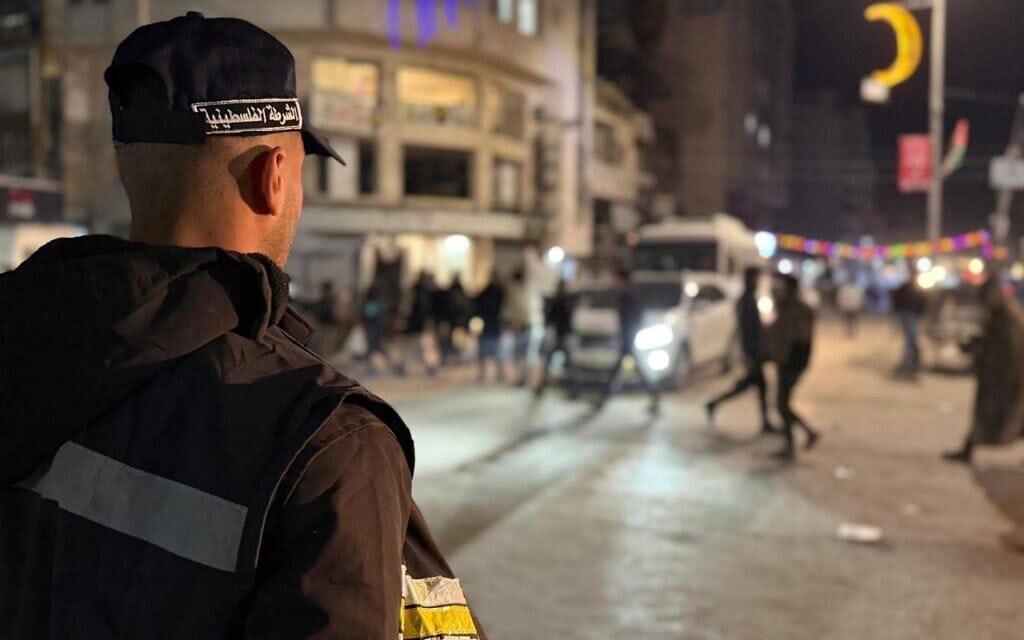 שוטרי חמאס ברחובות רצועת עזה, כפי שנראו בתיעוד שפרסם משרד הפנים של חמאס. מרץ 2026 (צילום: שימוש לפי סעיף 27א לחוק זכויות יוצרים) שוטרי חמאס ברחובות רצועת עזה, כפי שנראו בתיעוד שפרסם משרד הפנים של חמאס. מרץ 2026 (צילום: שימוש לפי סעיף 27א לחוק זכויות יוצרים)