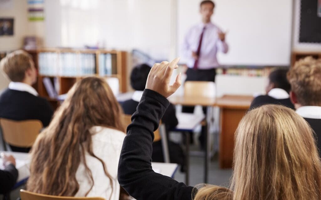 חינוך פוליטי, אילוסטרציה (צילום: monkeybusinessimages / iStock) חינוך פוליטי, אילוסטרציה (צילום: monkeybusinessimages / iStock)
