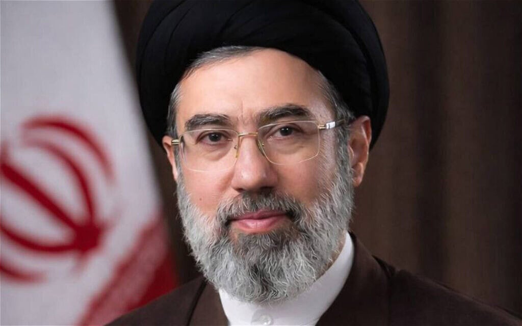 הדיוקן הרשמי של מוג'תבא חמינאי, המנהיג העליון של איראן