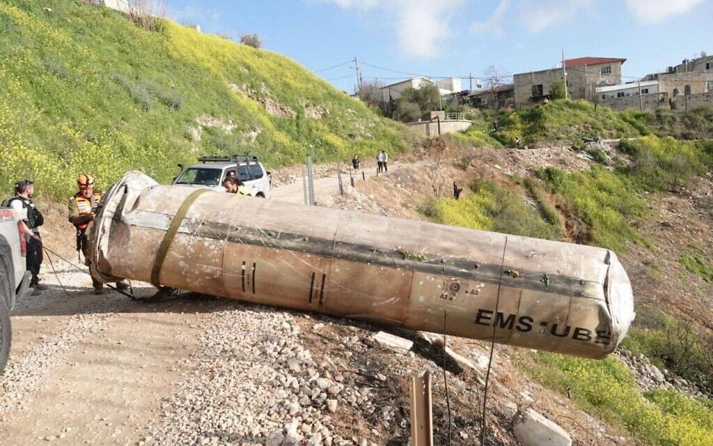 שבר טיל איראני שנפל בצפת, 16 במרץ 2026 (צילום: עיריית צפת) שבר טיל איראני שנפל בצפת, 16 במרץ 2026 (צילום: עיריית צפת)