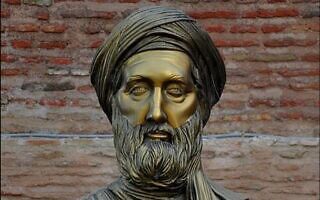 פסל של אבן ח'לדון בקסבה של בג'איה, אלג'יריה (צילום: Reda Kerbush, ויקיפדיה) פסל של אבן ח'לדון בקסבה של בג'איה, אלג'יריה (צילום: Reda Kerbush, ויקיפדיה)