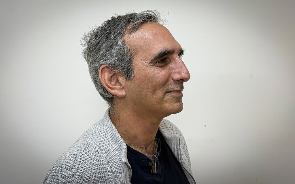 אבי דבוש, מרץ 2026 (צילום: אמיר בן-דוד) אבי דבוש, מרץ 2026 (צילום: אמיר בן-דוד)