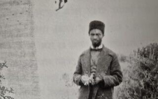 הרב ראובן בצלאל זצ"ל ירושלים 1929, בעת ביקורו של סבא רבא בירושלים (צילום: דפנה צרויה מתוך אלבום משפחתי) הרב ראובן בצלאל זצ"ל ירושלים 1929, בעת ביקורו של סבא רבא בירושלים (צילום: דפנה צרויה מתוך אלבום משפחתי)