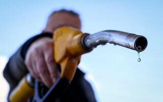 אילוסטרציה: משאבת דלק (צילום: Alain JOCARD / AFP) אילוסטרציה: משאבת דלק (צילום: Alain JOCARD / AFP)