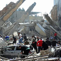 זירת תקיפה ישראלית בעיר החוף צידון בלבנון, 8 באפריל 2026 (צילום: MAHMOUD ZAYYAT / AFP) זירת תקיפה ישראלית בעיר החוף צידון בלבנון, 8 באפריל 2026 (צילום: MAHMOUD ZAYYAT / AFP)